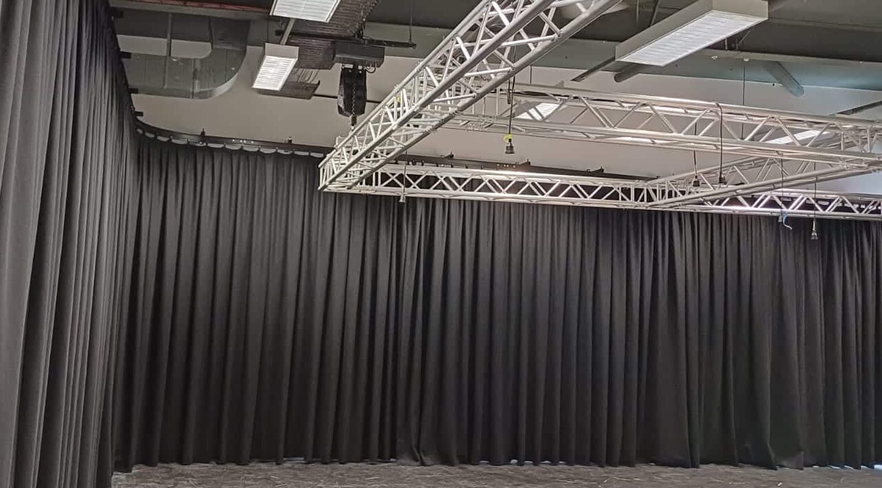 UNSW_custom truss, track and drape